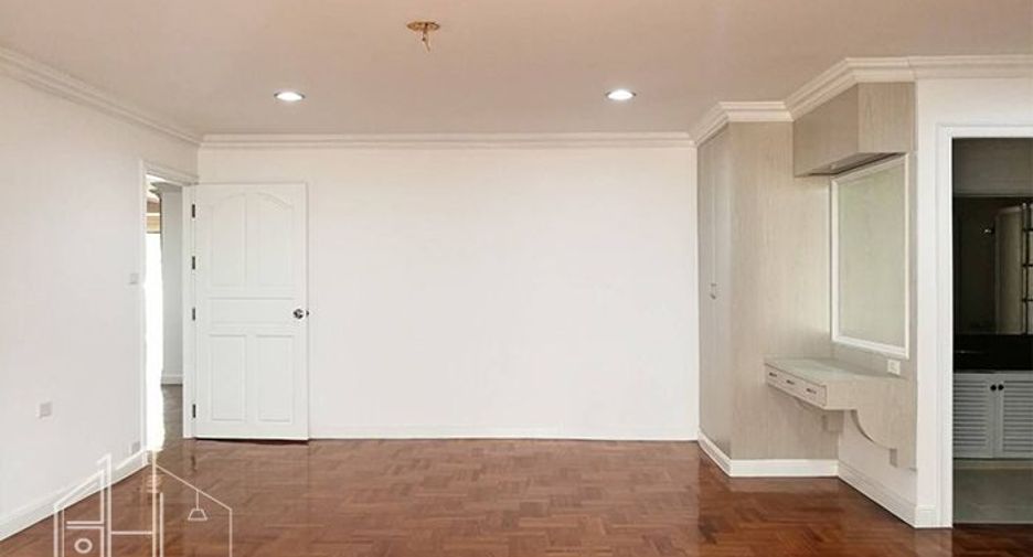 For rent 4 ベッドルーム apartment in Khlong Toei, Bangkok