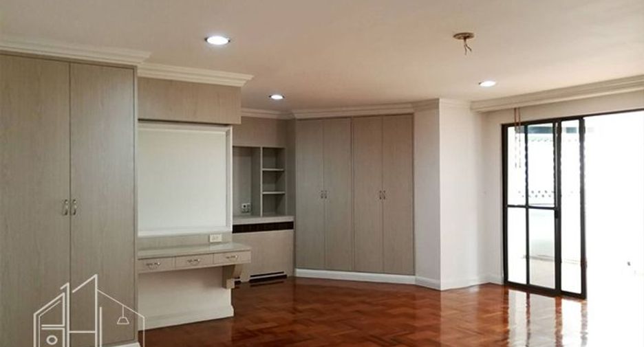 For rent 4 ベッドルーム apartment in Khlong Toei, Bangkok