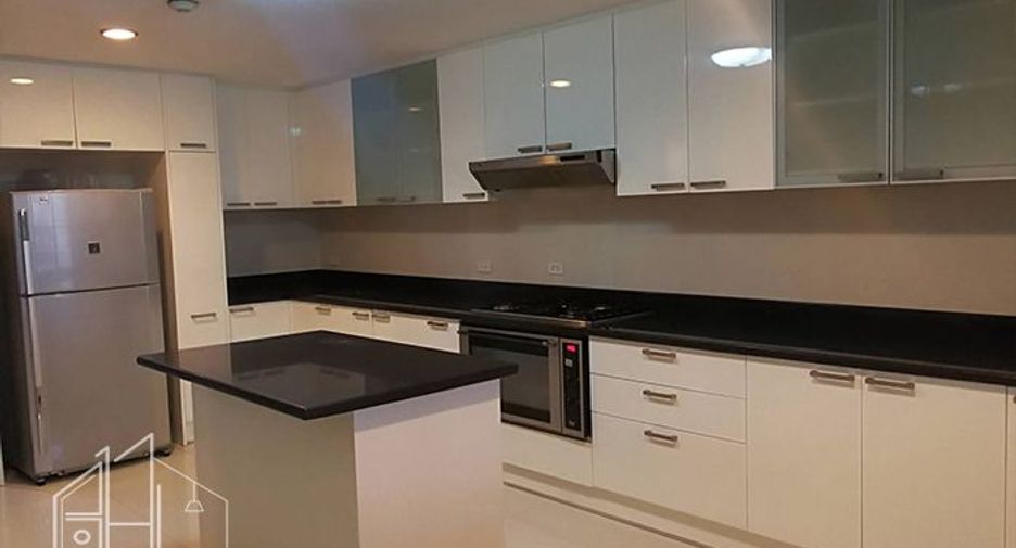 For rent 4 ベッドルーム condo in Khlong Toei, Bangkok