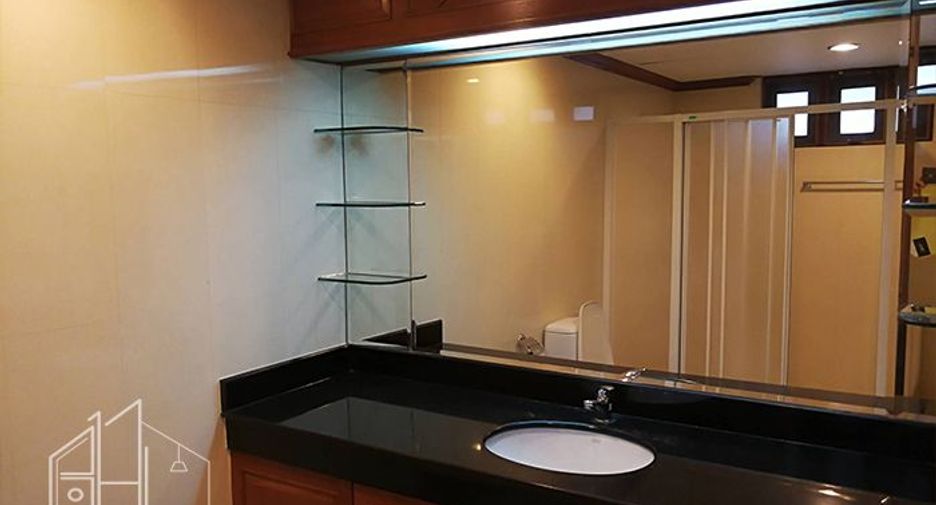 For rent 4 ベッドルーム condo in Khlong Toei, Bangkok