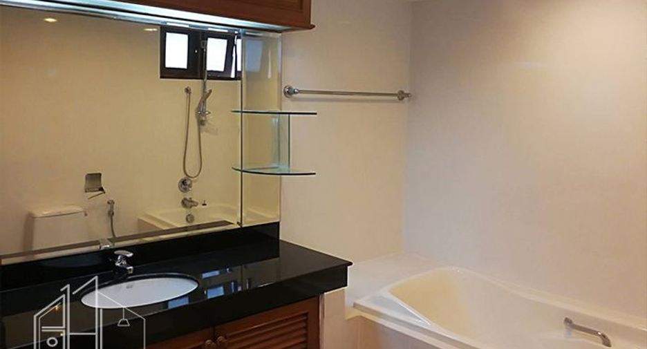 For rent 4 ベッドルーム condo in Khlong Toei, Bangkok