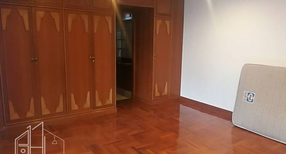 For rent 4 ベッドルーム condo in Khlong Toei, Bangkok