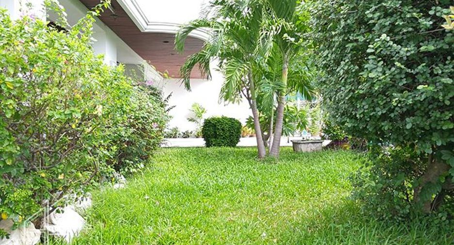 For rent 4 ベッドルーム condo in Khlong Toei, Bangkok