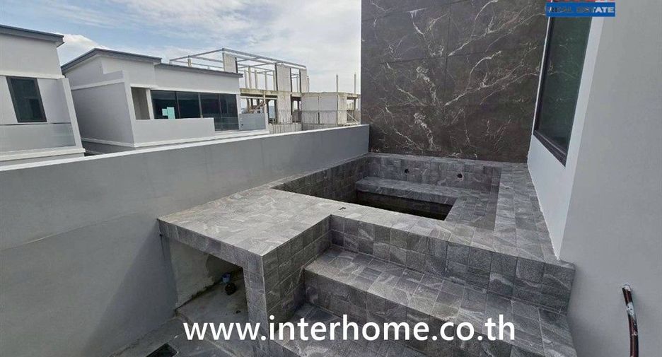 For sale 5 bedrooms house in Bang Khen, Bangkok