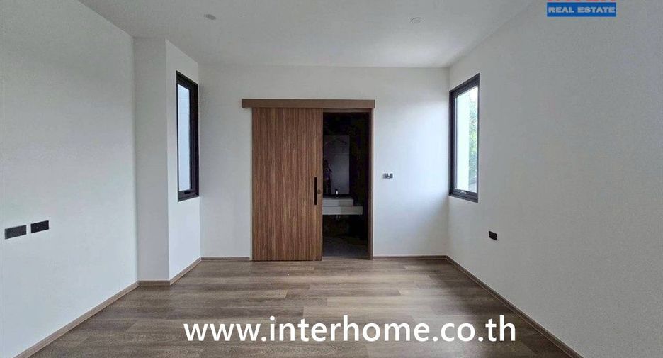 For sale 5 bedrooms house in Bang Khen, Bangkok