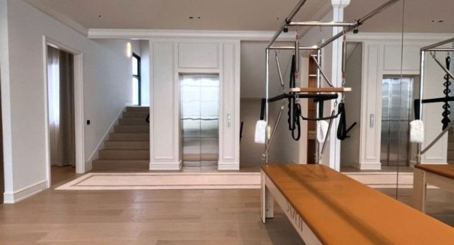 For sale 4 bedrooms house in Suan Luang, Bangkok