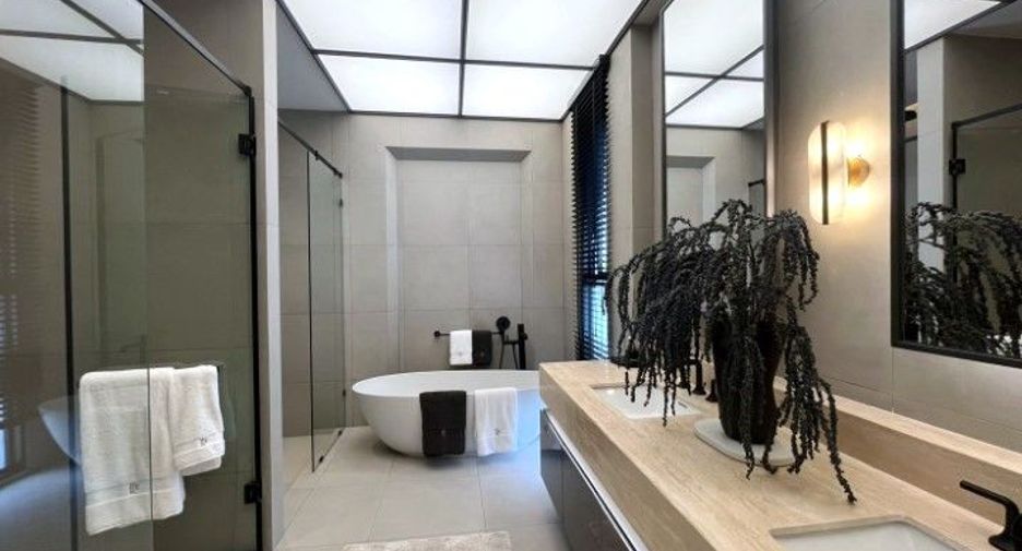 For sale 4 bedrooms house in Suan Luang, Bangkok