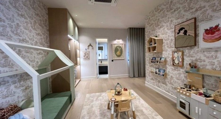 For sale 4 bedrooms house in Suan Luang, Bangkok