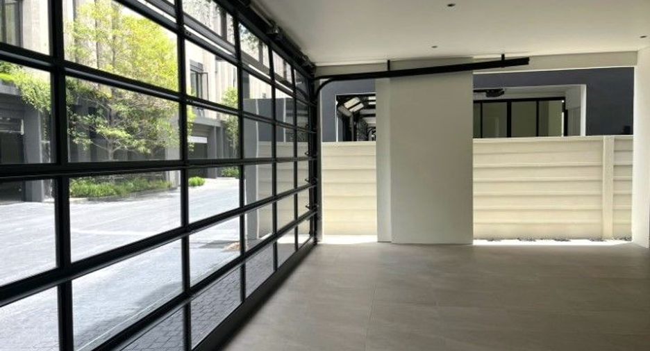 For sale 4 bedrooms house in Suan Luang, Bangkok