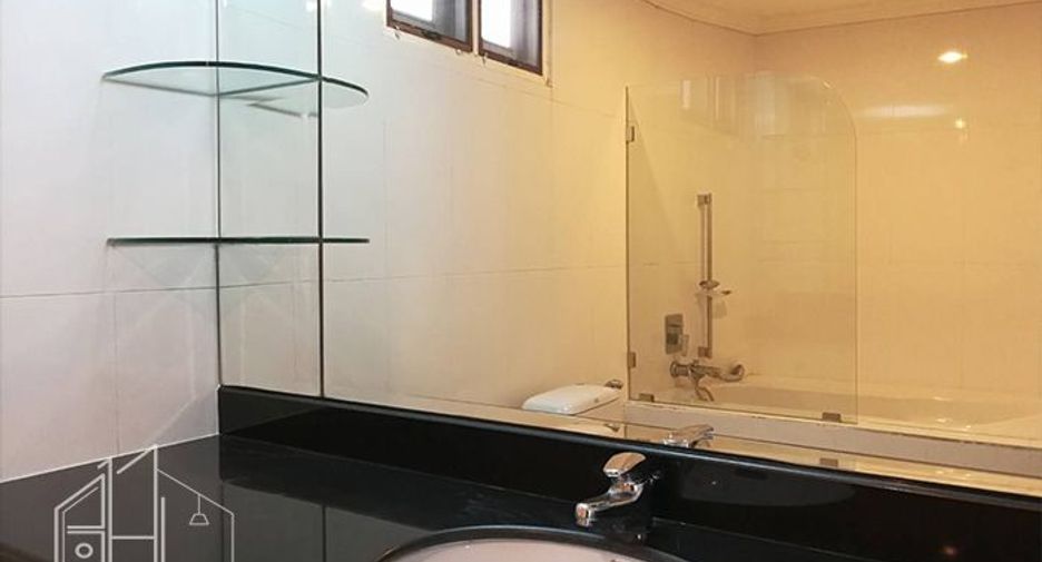For rent 4 ベッドルーム apartment in Khlong Toei, Bangkok