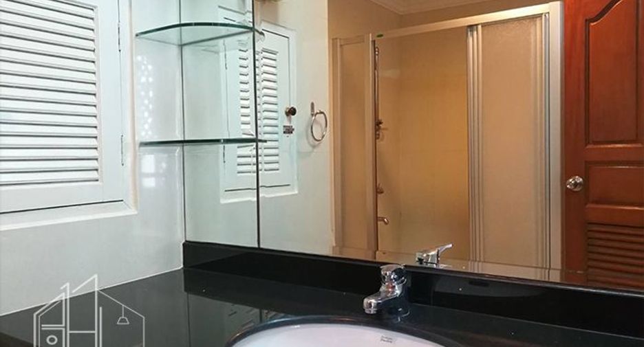 For rent 4 ベッドルーム apartment in Khlong Toei, Bangkok