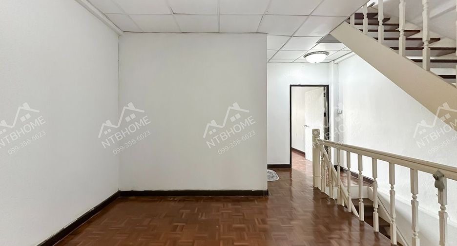 Casa adosada en venta de 4 habitaciones en Mueang Nonthaburi, Nonthaburi