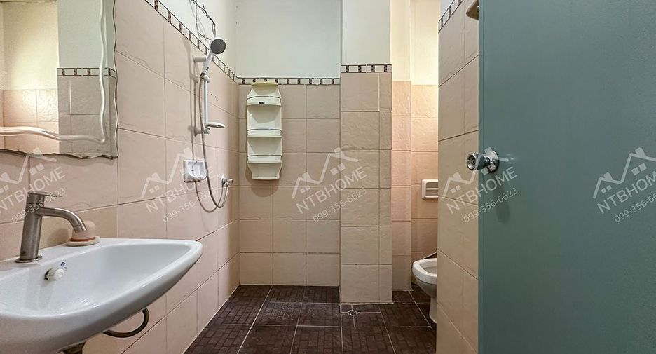 Casa adosada en venta de 4 habitaciones en Mueang Nonthaburi, Nonthaburi