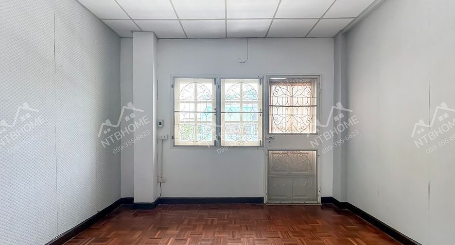 Casa adosada en venta de 4 habitaciones en Mueang Nonthaburi, Nonthaburi