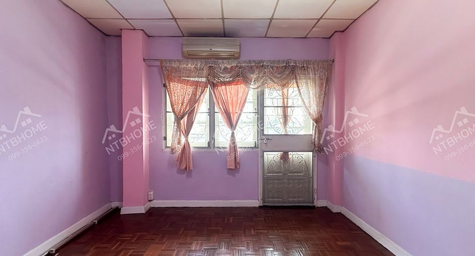 Casa adosada en venta de 4 habitaciones en Mueang Nonthaburi, Nonthaburi