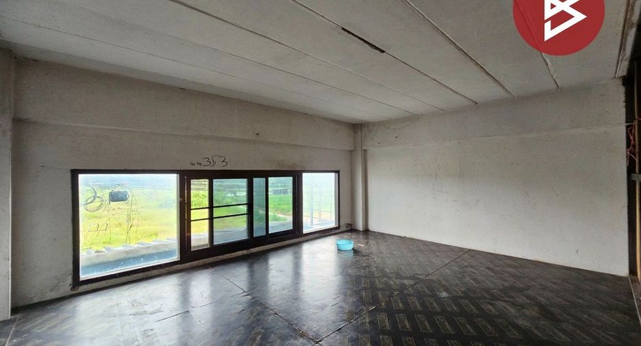 For sale 3 bedrooms retail Space in Ban Bueng, Chonburi