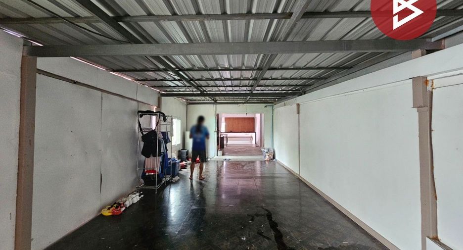 For sale 3 bedrooms retail Space in Ban Bueng, Chonburi