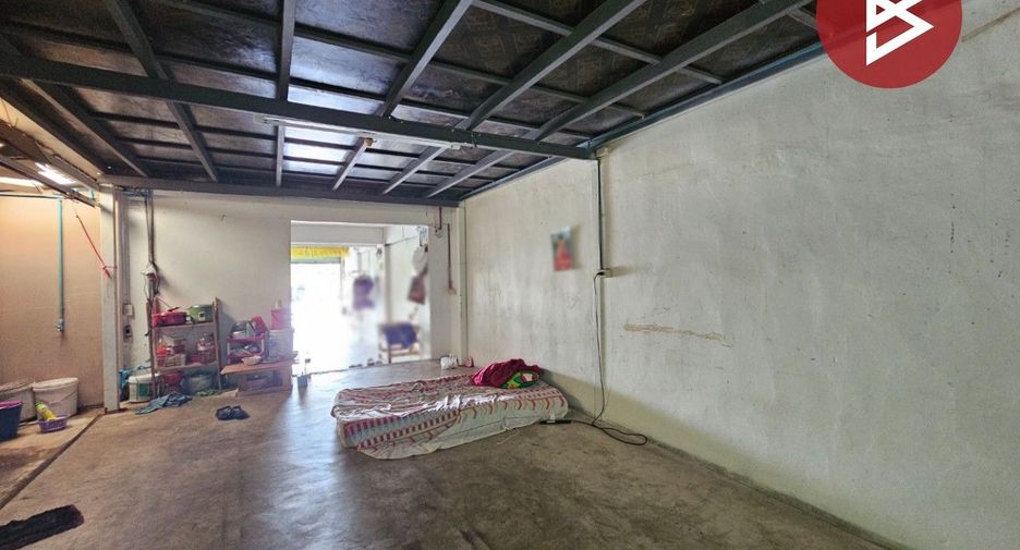 For sale 3 bedrooms retail Space in Ban Bueng, Chonburi