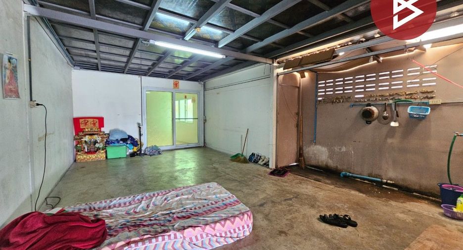 For sale 3 bedrooms retail Space in Ban Bueng, Chonburi