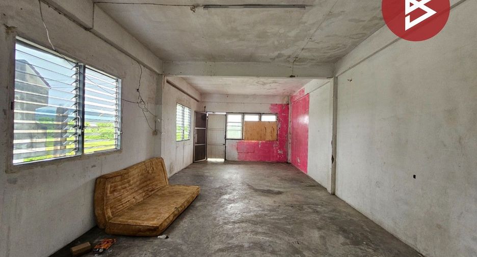 For sale 3 bedrooms retail Space in Ban Bueng, Chonburi