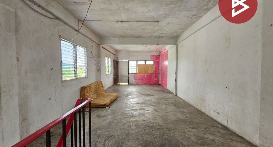 For sale 3 bedrooms retail Space in Ban Bueng, Chonburi