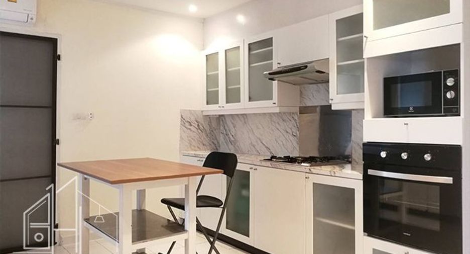 Condo en alquiler de 3 habitaciones en Khlong Toei, Bangkok