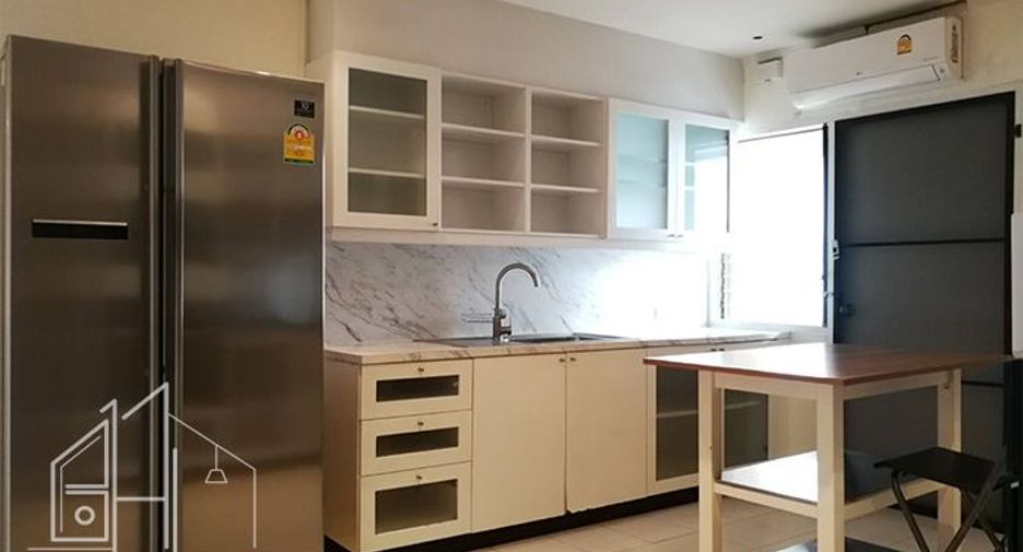Condo en alquiler de 3 habitaciones en Khlong Toei, Bangkok