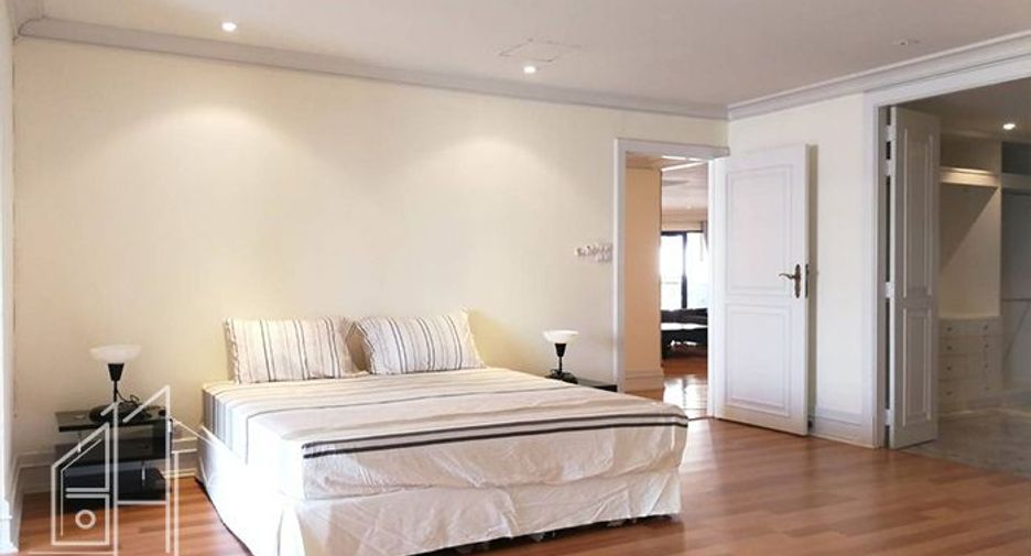 Condo en alquiler de 3 habitaciones en Khlong Toei, Bangkok