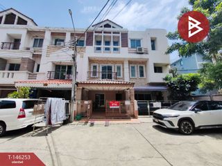 For sale 3 bedrooms townhouse in Bang Khae, Bangkok