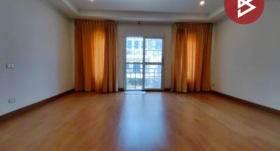 For sale 3 bedrooms townhouse in Bang Khae, Bangkok