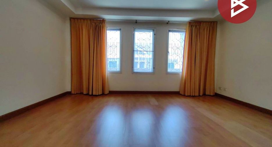 For sale 3 bedrooms townhouse in Bang Khae, Bangkok