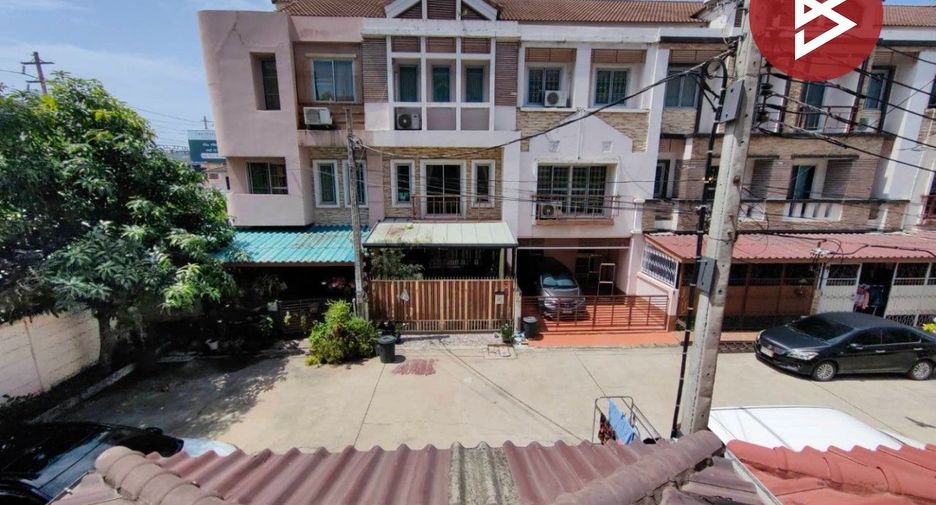 For sale 3 bedrooms townhouse in Bang Khae, Bangkok