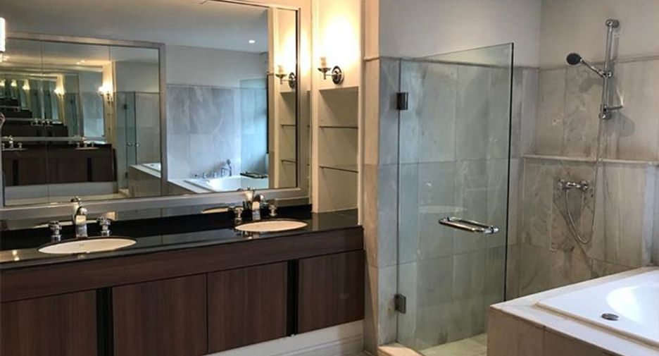 Apartamento en alquiler de 4 habitaciones en Khlong Toei, Bangkok