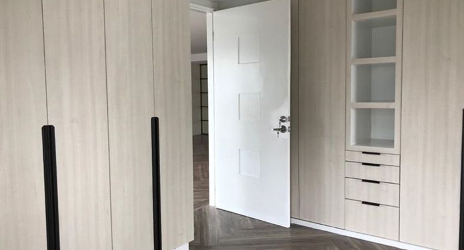 Apartamento en alquiler de 4 habitaciones en Khlong Toei, Bangkok