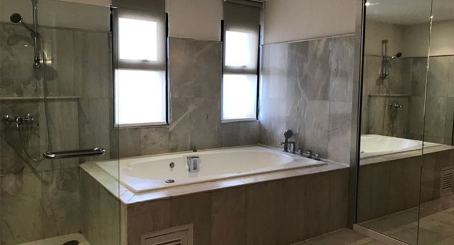 Apartamento en alquiler de 4 habitaciones en Khlong Toei, Bangkok