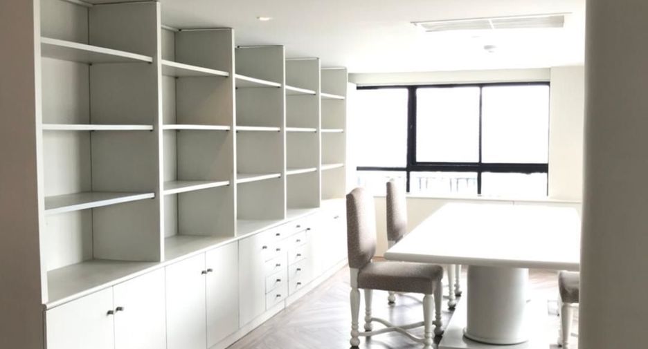 Apartamento en alquiler de 4 habitaciones en Khlong Toei, Bangkok
