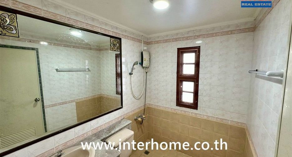 Casa adosada en venta de 4 habitaciones en Bang Bua Thong, Nonthaburi
