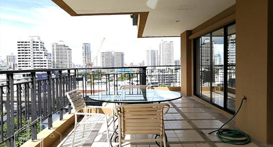 Condo en alquiler de 3 habitaciones en Khlong Toei, Bangkok