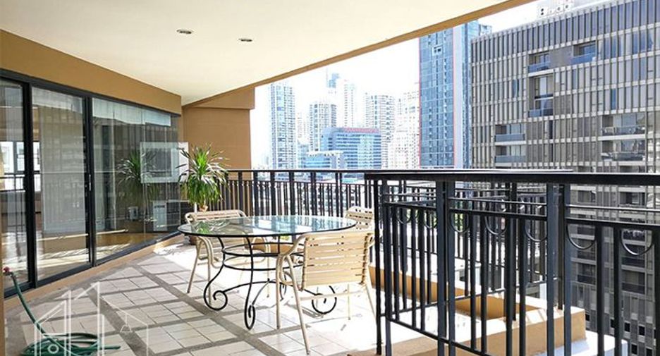 Condo en alquiler de 3 habitaciones en Khlong Toei, Bangkok