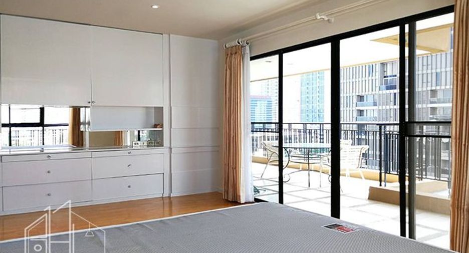 Condo en alquiler de 3 habitaciones en Khlong Toei, Bangkok