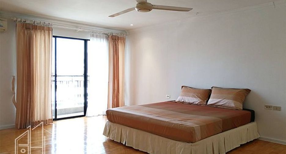 Condo en alquiler de 3 habitaciones en Khlong Toei, Bangkok