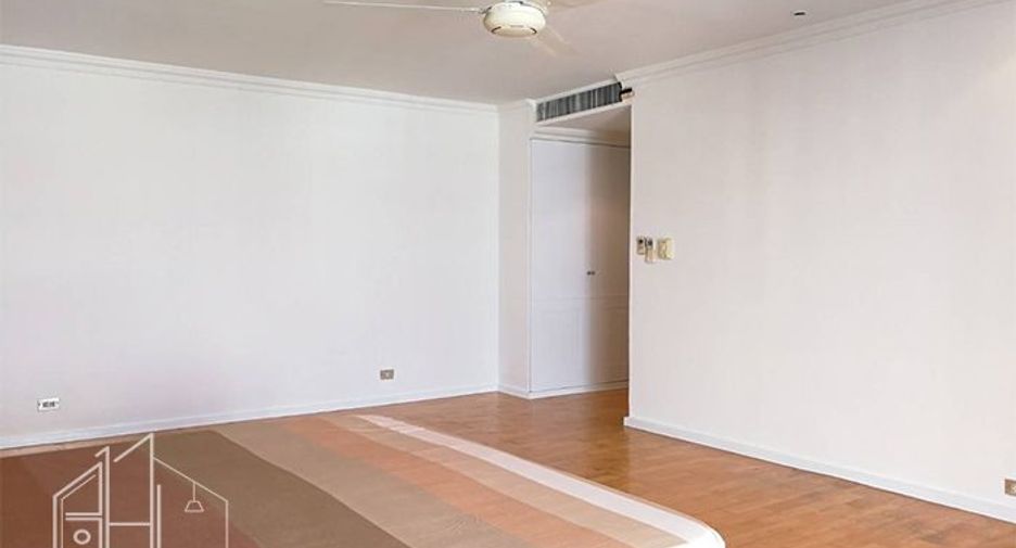 Condo en alquiler de 3 habitaciones en Khlong Toei, Bangkok
