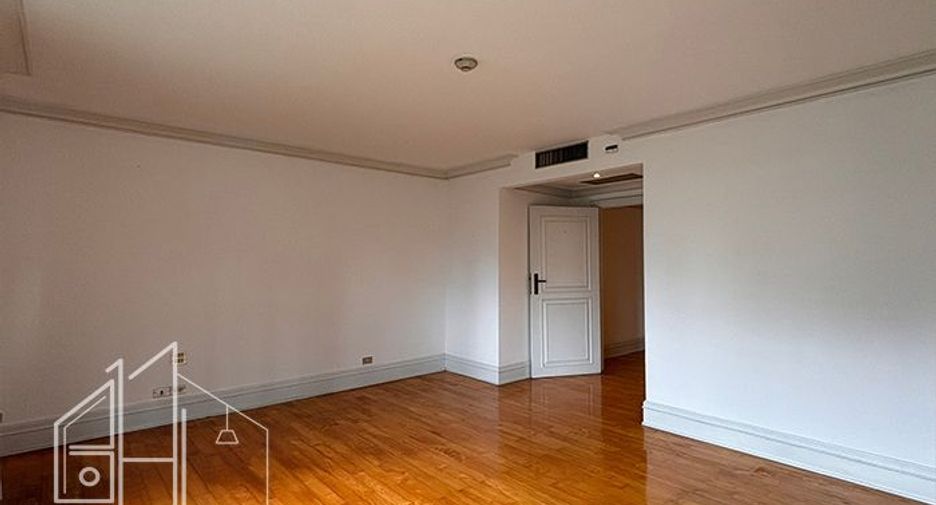 Apartamento en alquiler de 3 habitaciones en Khlong Toei, Bangkok