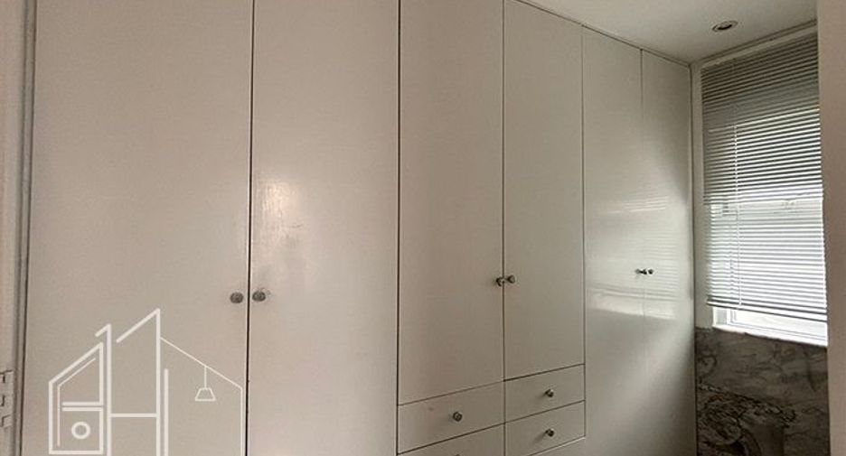 Apartamento en alquiler de 3 habitaciones en Khlong Toei, Bangkok