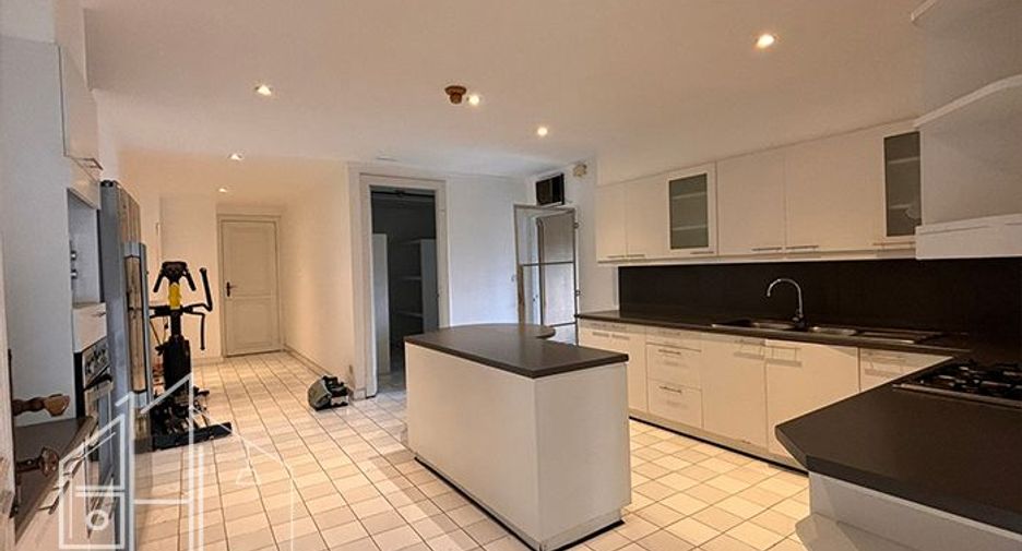 Apartamento en alquiler de 3 habitaciones en Khlong Toei, Bangkok