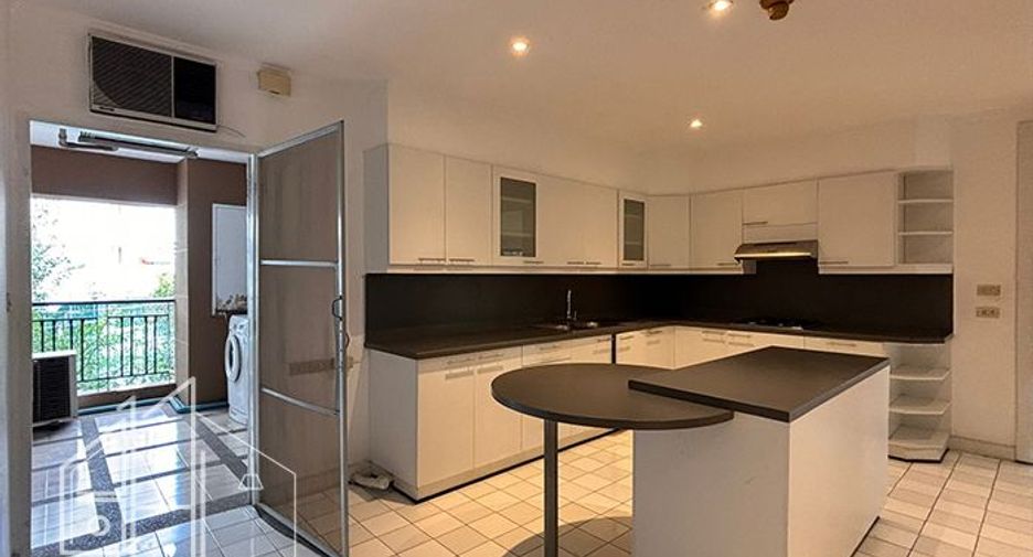 Apartamento en alquiler de 3 habitaciones en Khlong Toei, Bangkok