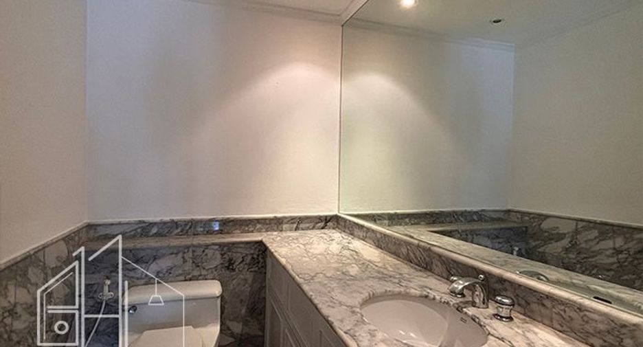 Apartamento en alquiler de 3 habitaciones en Khlong Toei, Bangkok