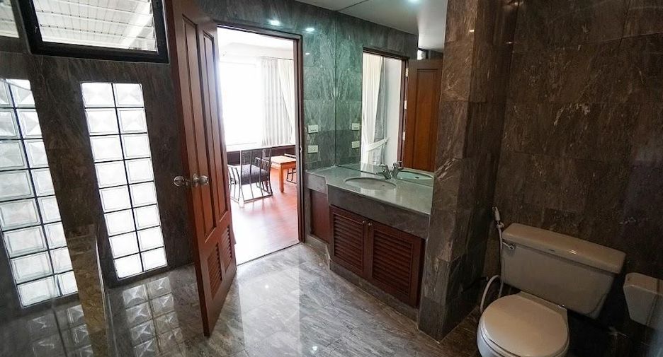 For rent 3 bedrooms condo in Watthana, Bangkok
