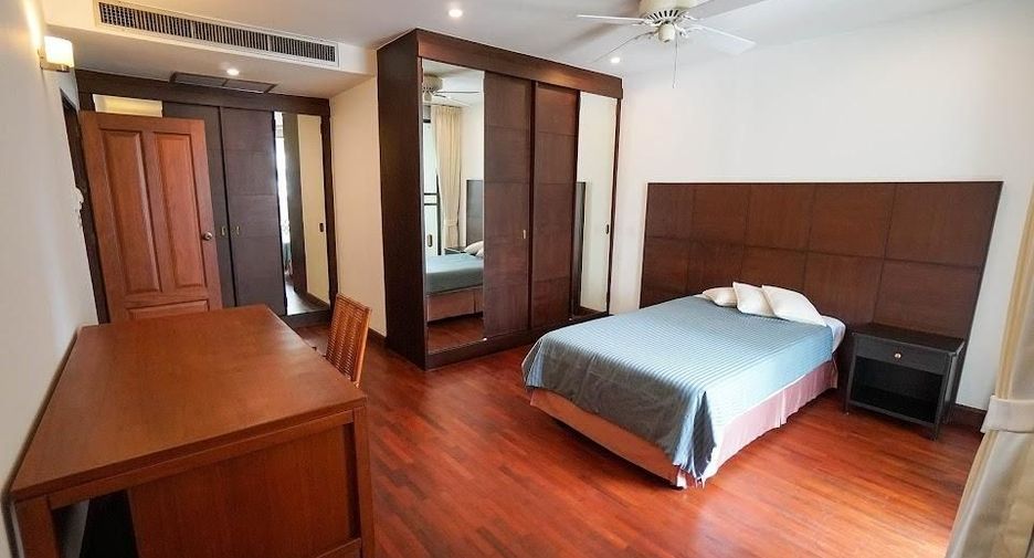 For rent 3 bedrooms condo in Watthana, Bangkok