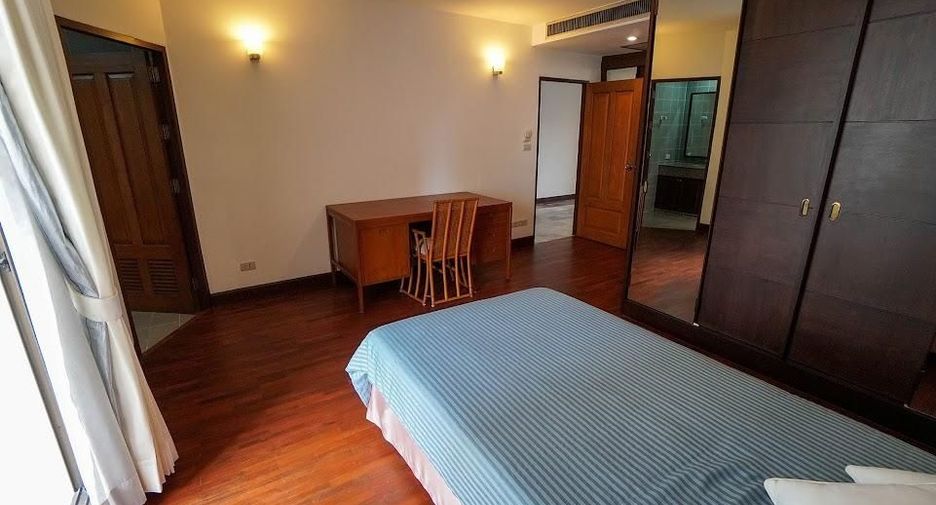For rent 3 bedrooms condo in Watthana, Bangkok